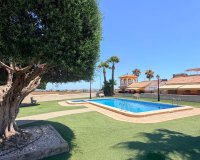 Venta - Chalet - Los Montesinos - Urbanizacion montesol