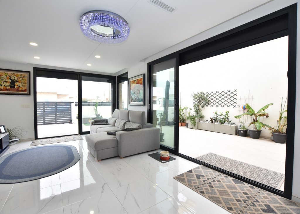 Venta - Chalet - Los Montesinos