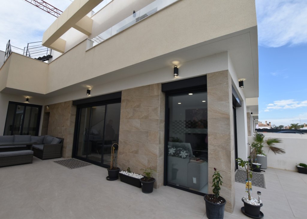 Venta - Chalet - Los Montesinos