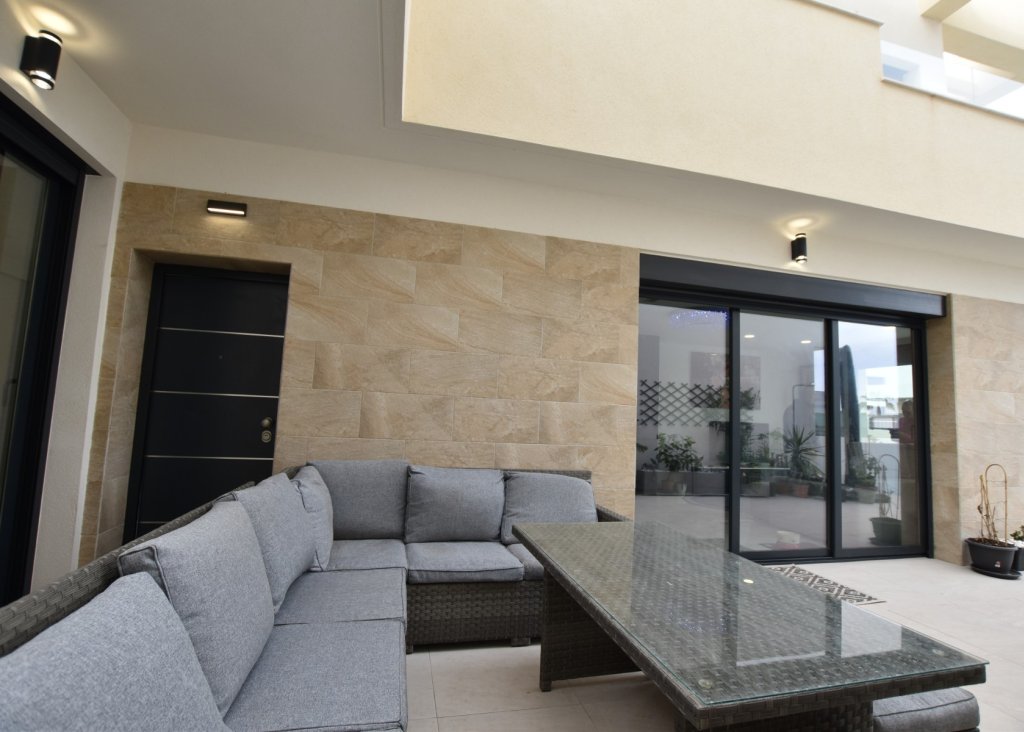 Venta - Chalet - Los Montesinos