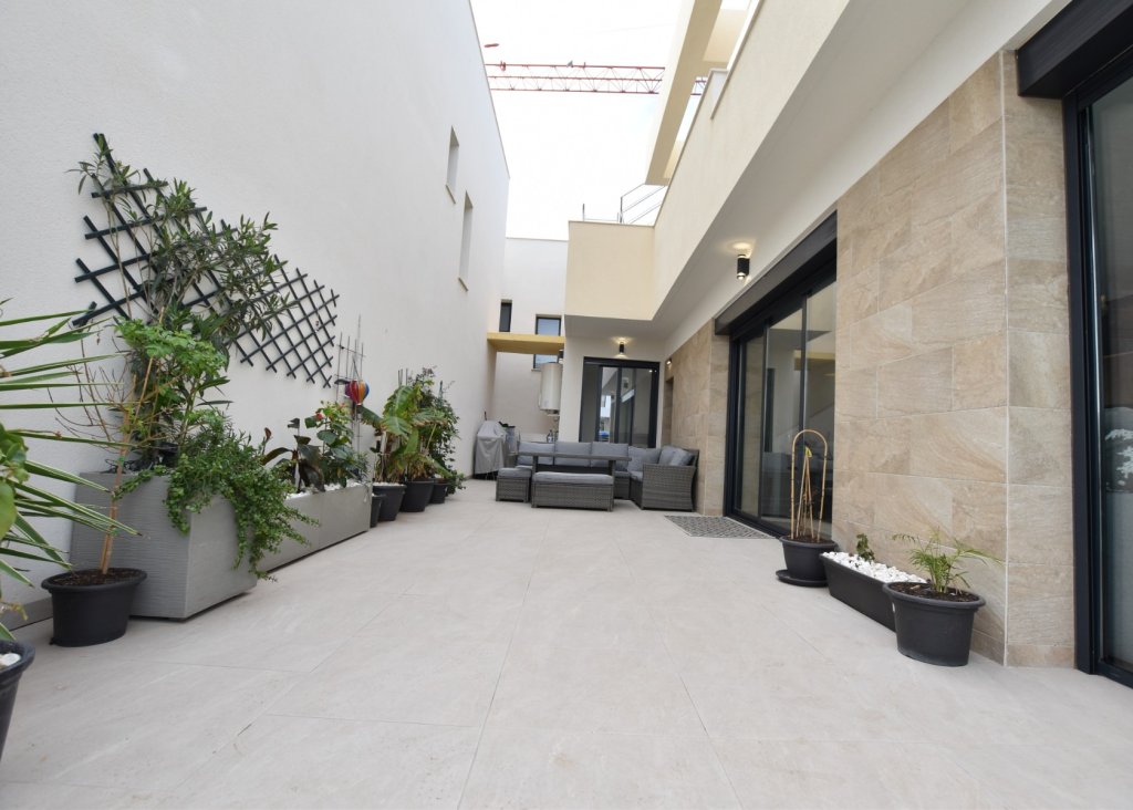 Venta - Chalet - Los Montesinos