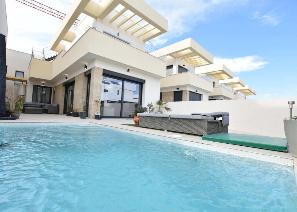 Venta - Chalet - Los Montesinos