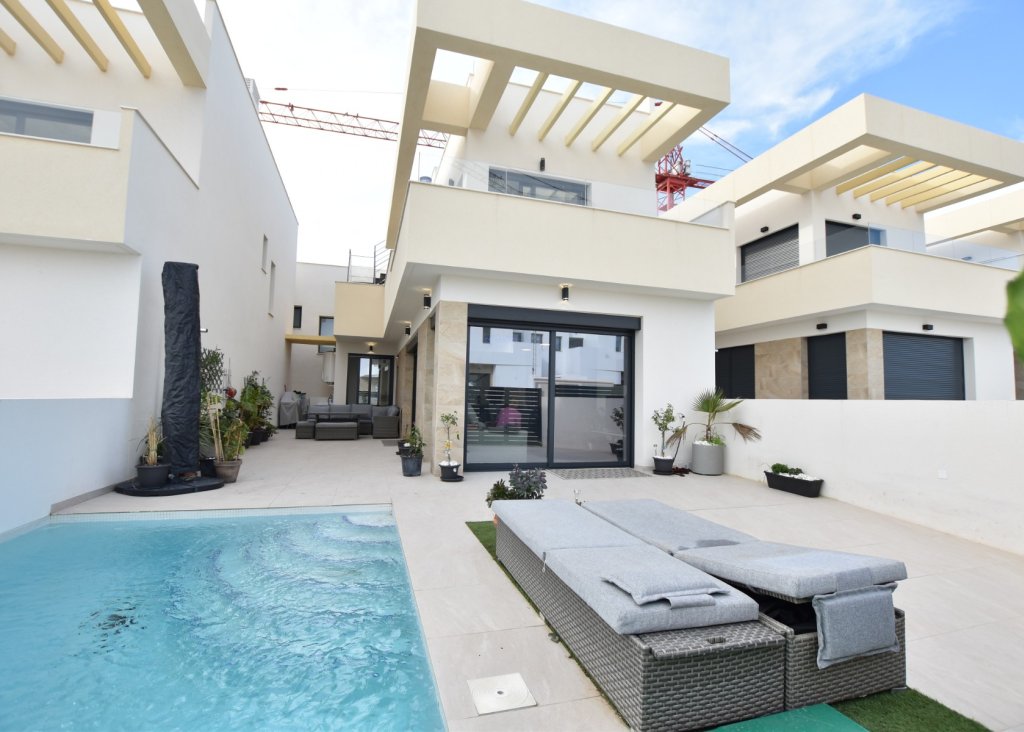 Venta - Chalet - Los Montesinos