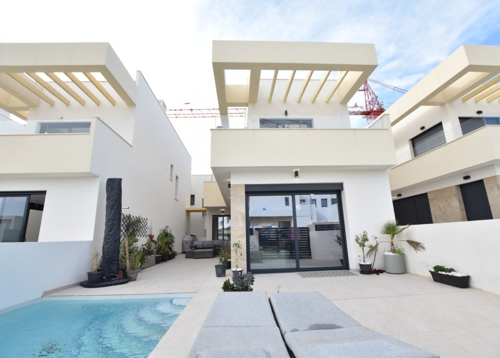 Venta - Chalet - Los Montesinos