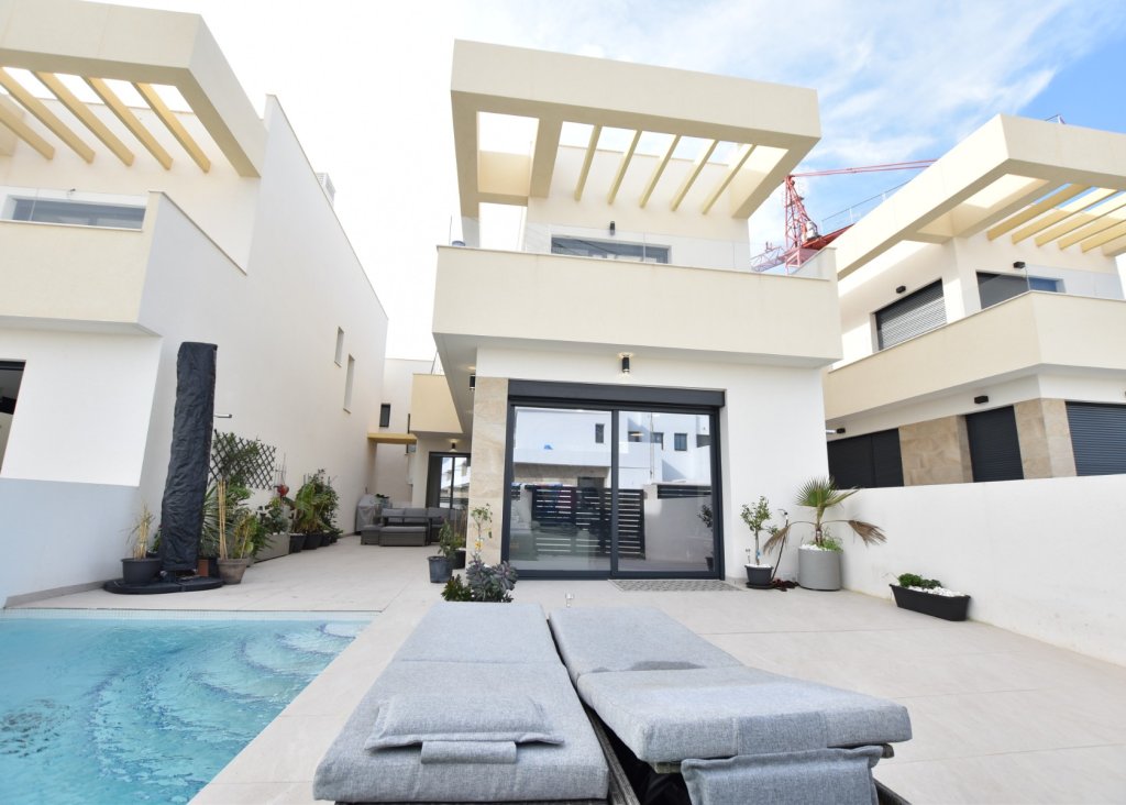 Venta - Chalet - Los Montesinos