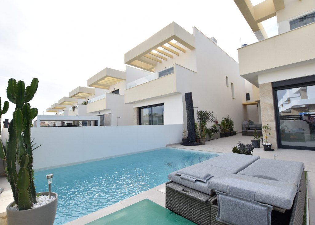 Venta - Chalet - Los Montesinos