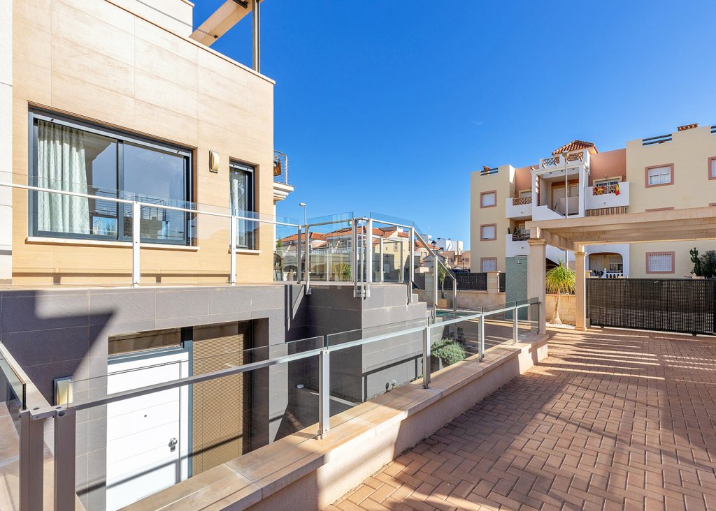 Venta - Chalet - Orihuela Costa - La Zenia
