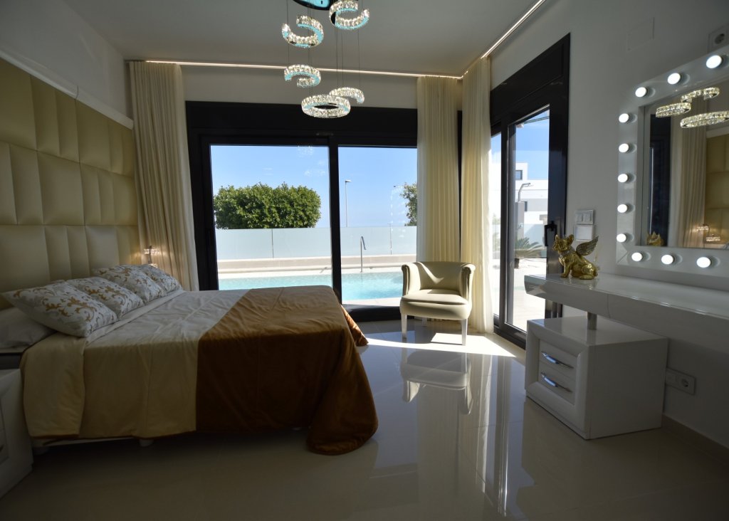 Venta - Chalet - San Miguel de Salinas