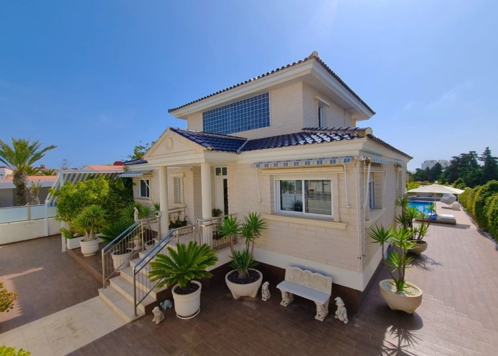 Venta - Chalet - Torrevieja - La Mata