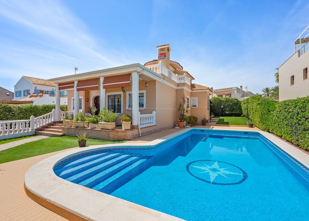 Venta - Chalet - Torrevieja - La Mata