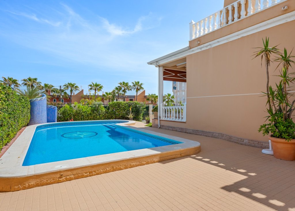 Venta - Chalet - Torrevieja - La Mata