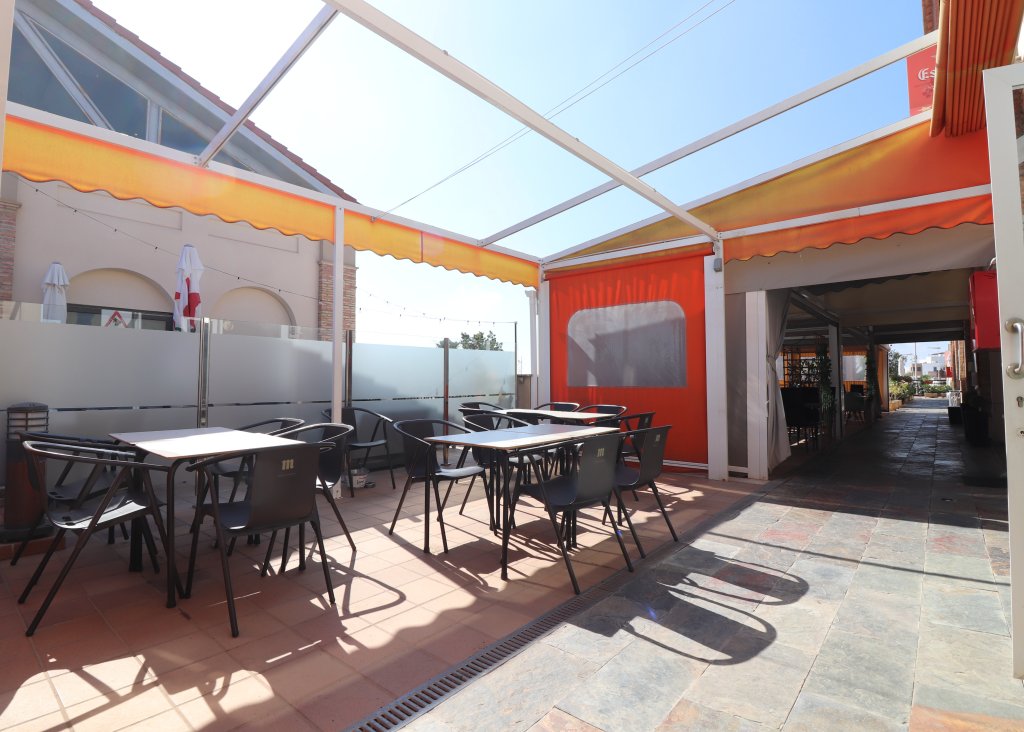 Venta - Commercial - Algorfa - La Finca Golf Resort