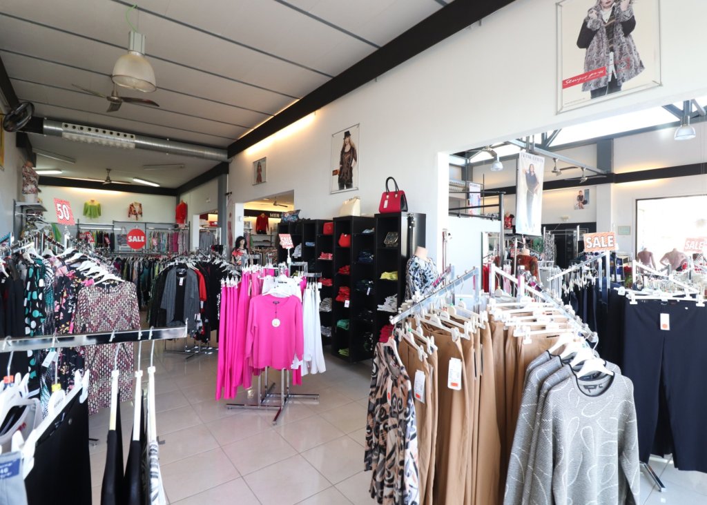 Venta - Commercial - Algorfa - La Finca Golf Resort