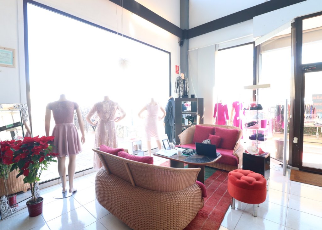 Venta - Commercial - Algorfa - La Finca Golf Resort