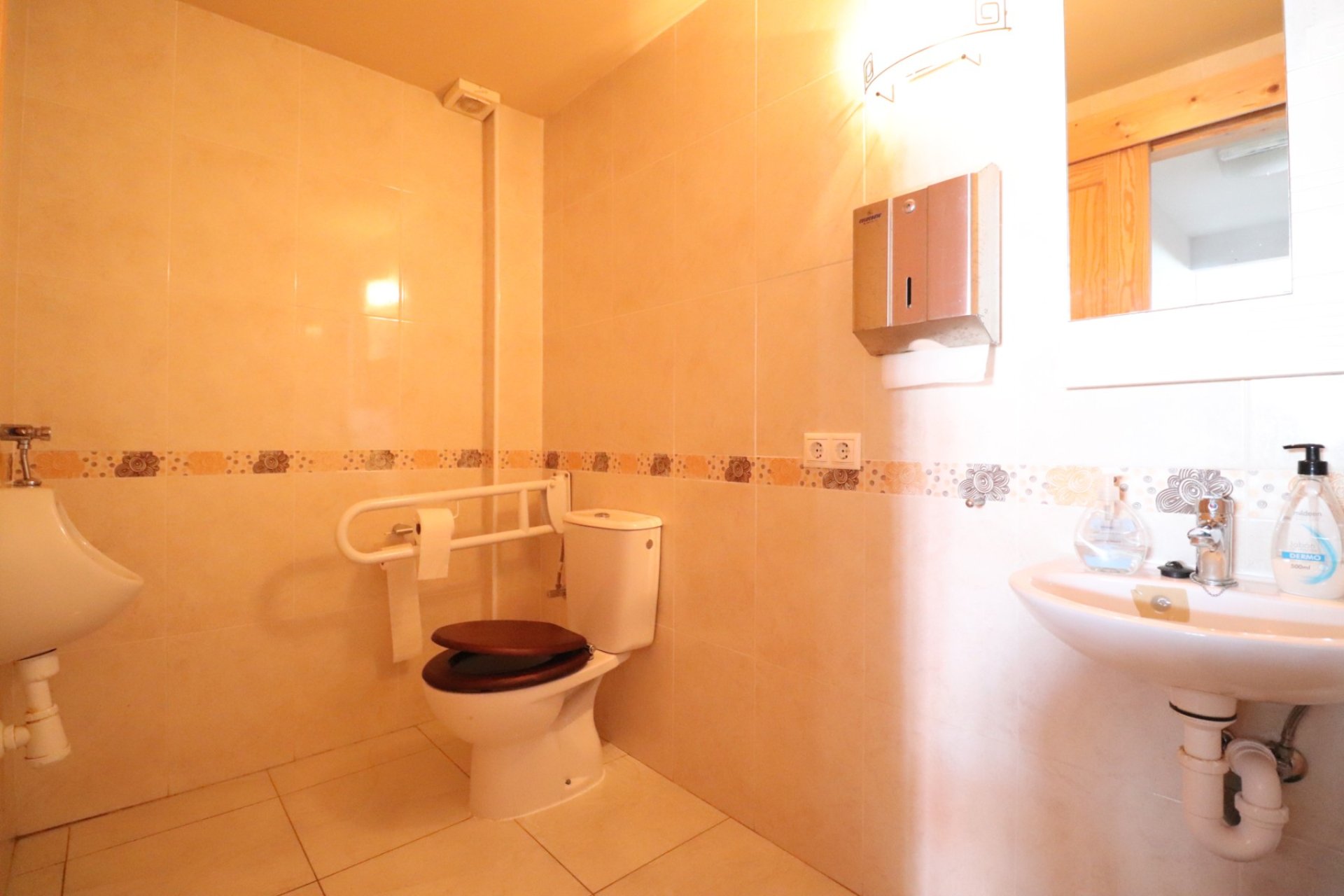 Venta - Commercial - Algorfa - La Finca Golf Resort