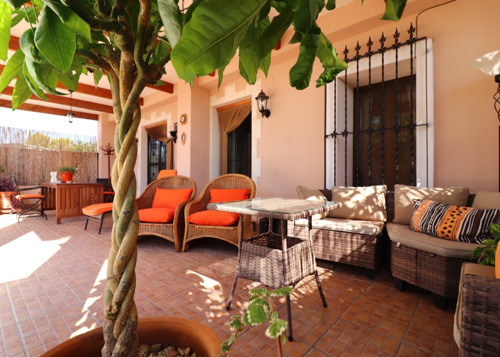 Venta - Finca / Country Property - Albatera - Albatera - Country