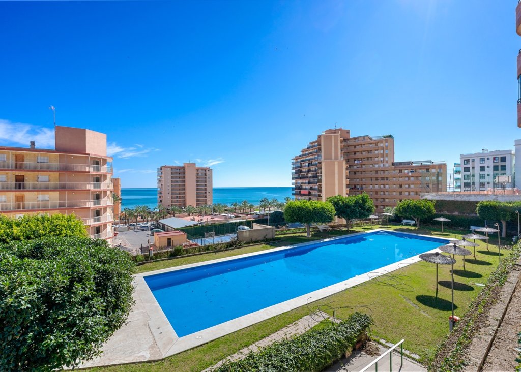 Verkoop - Apartment - Flat - Arenales del Sol - Segunda linea playa