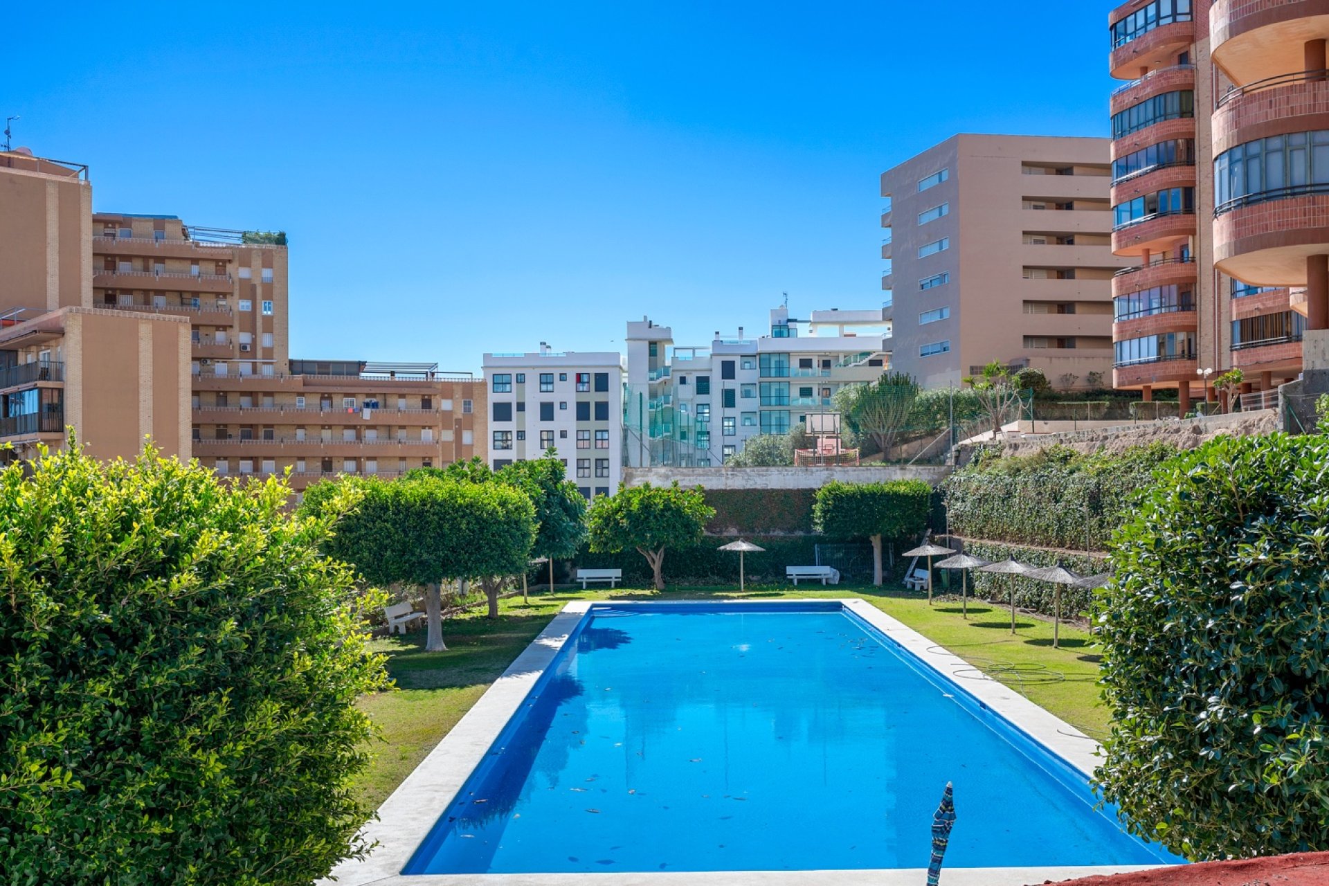 Verkoop - Apartment - Flat - Arenales del Sol - Segunda linea playa