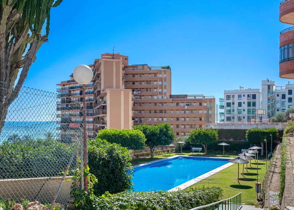 Verkoop - Apartment - Flat - Arenales del Sol - Segunda linea playa