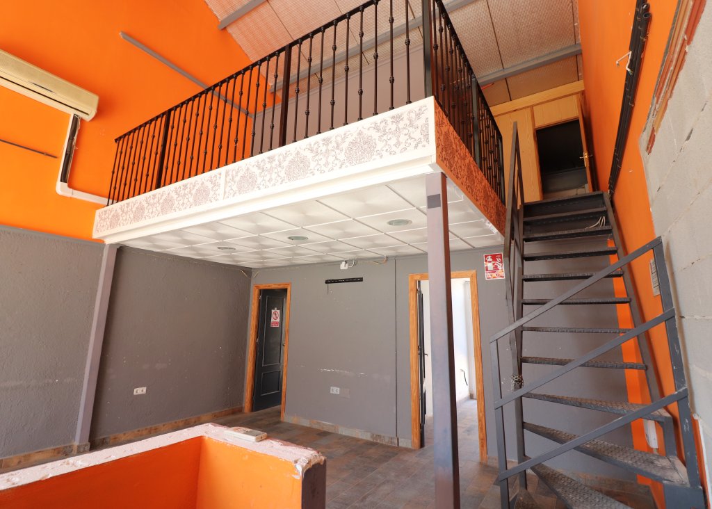 Verkoop - Commercial - Algorfa - La Finca Golf Resort