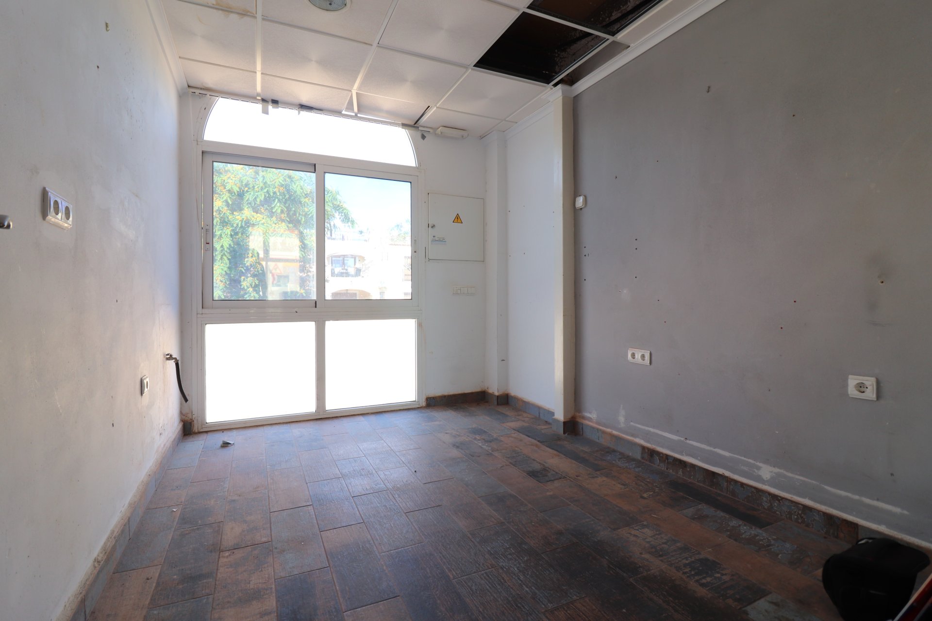 Verkoop - Commercial - Algorfa - La Finca Golf Resort