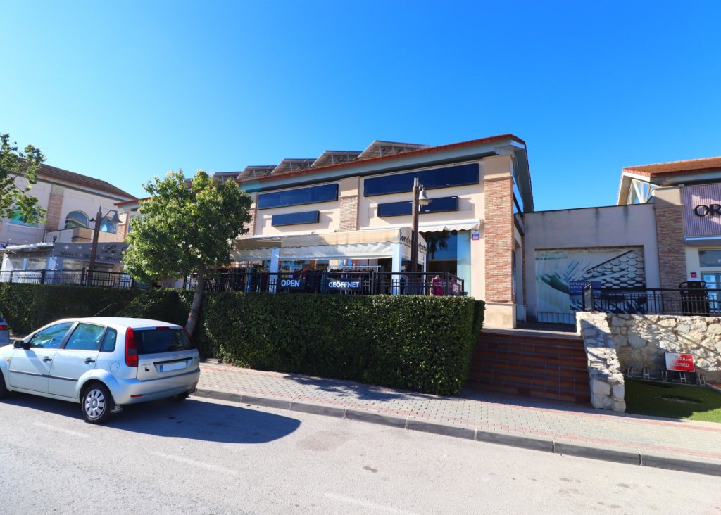 Verkoop - Commercial - Algorfa - La Finca Golf Resort