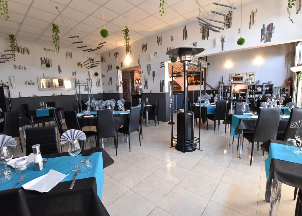 Verkoop - Commercial - Algorfa - La Finca Golf Resort