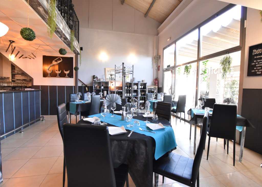 Verkoop - Commercial - Algorfa - La Finca Golf Resort