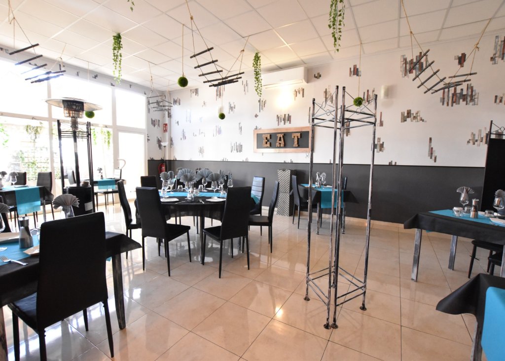 Verkoop - Commercial - Algorfa - La Finca Golf Resort