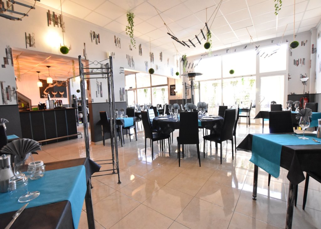 Verkoop - Commercial - Algorfa - La Finca Golf Resort