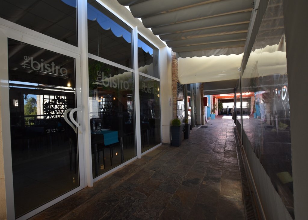 Verkoop - Commercial - Algorfa - La Finca Golf Resort