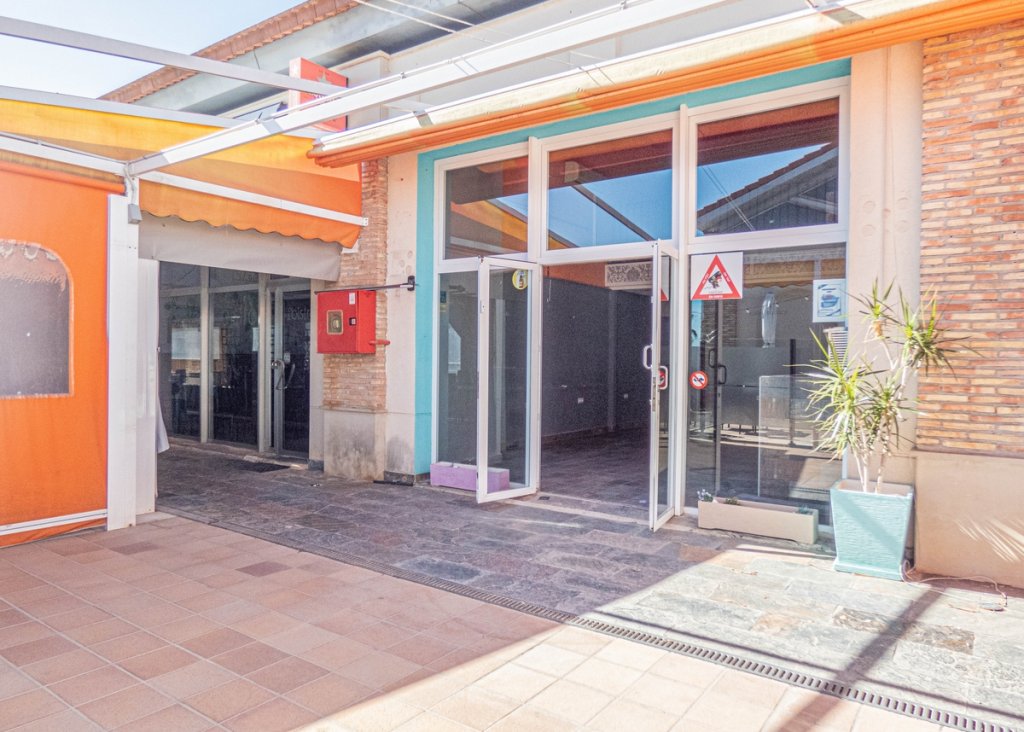 Verkoop - Commercial - La Finca Golf - Algorfa