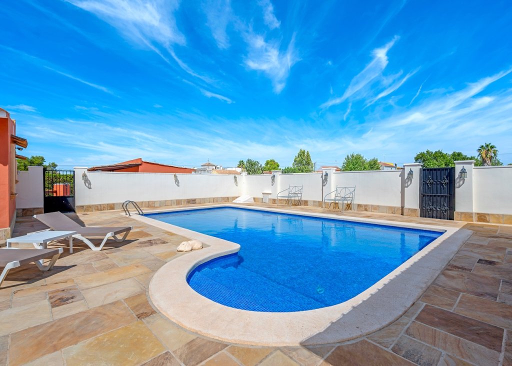 Verkoop - Finca / Country Property - Almoradí - Las Heredades