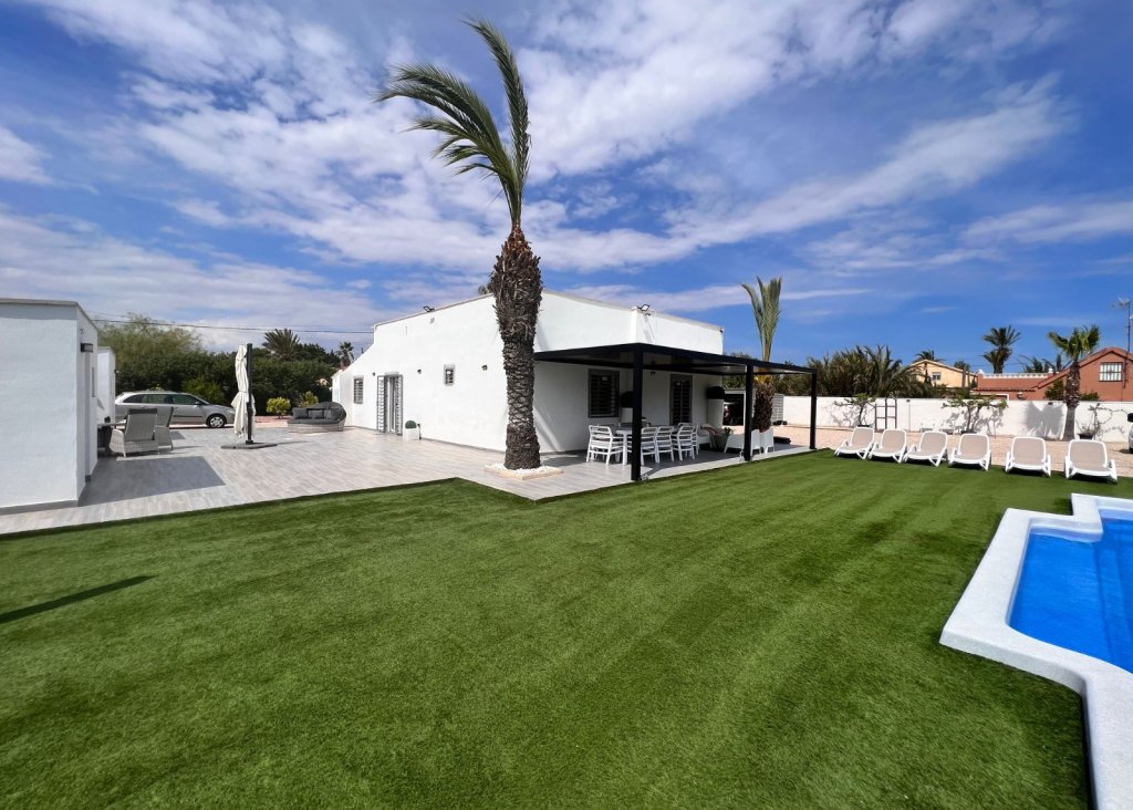 Verkoop - Finca / Country Property - Elche/Elx - La Marina