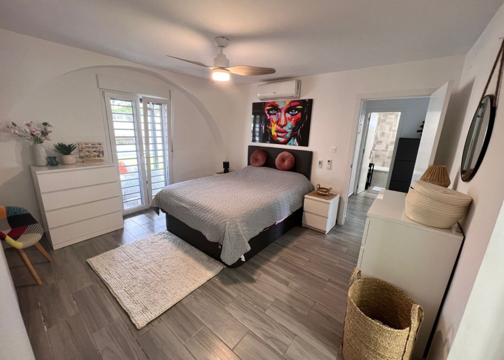 Verkoop - Finca / Country Property - Elche/Elx - La Marina