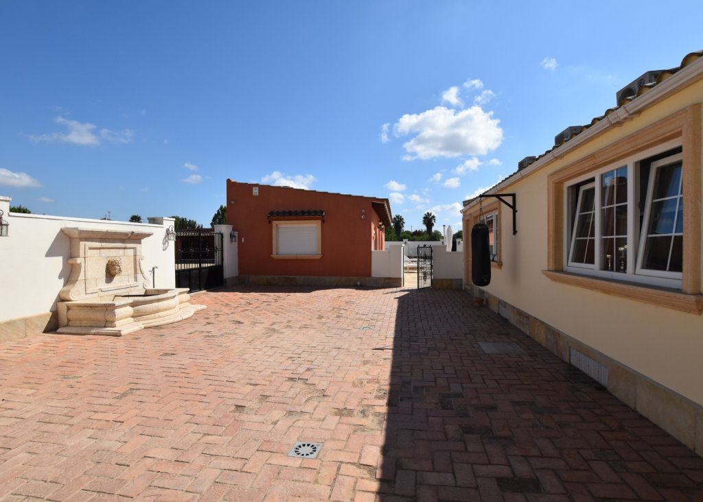 Verkoop - Finca / Country Property - Heredades