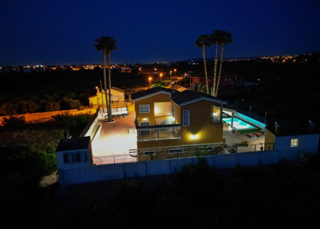 Verkoop - Finca / Country Property - Orihuela