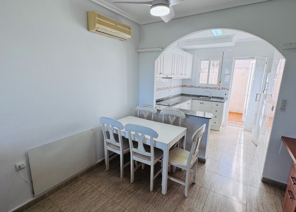 Verkoop - Townhouse - Daya Nueva