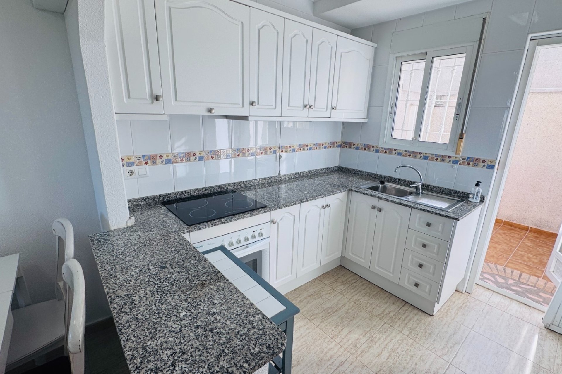 Verkoop - Townhouse - Daya Nueva