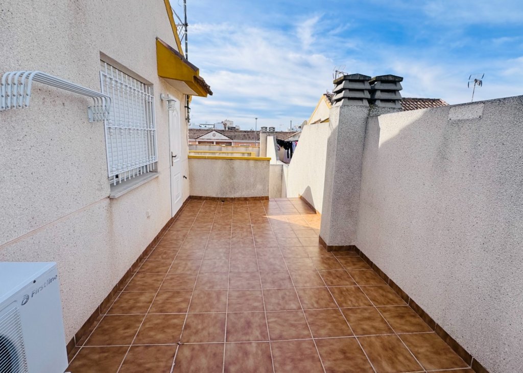 Verkoop - Townhouse - Daya Nueva