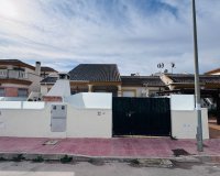 Verkoop - Townhouse - Daya Nueva