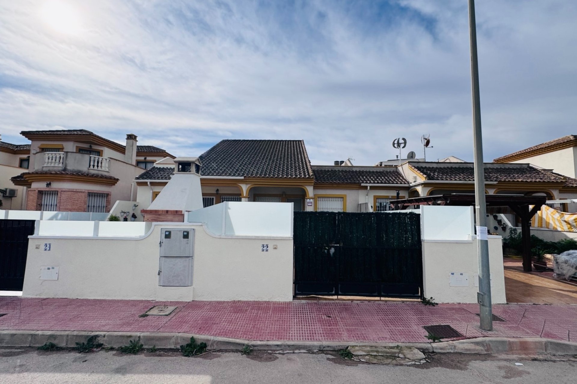 Verkoop - Townhouse - Daya Nueva