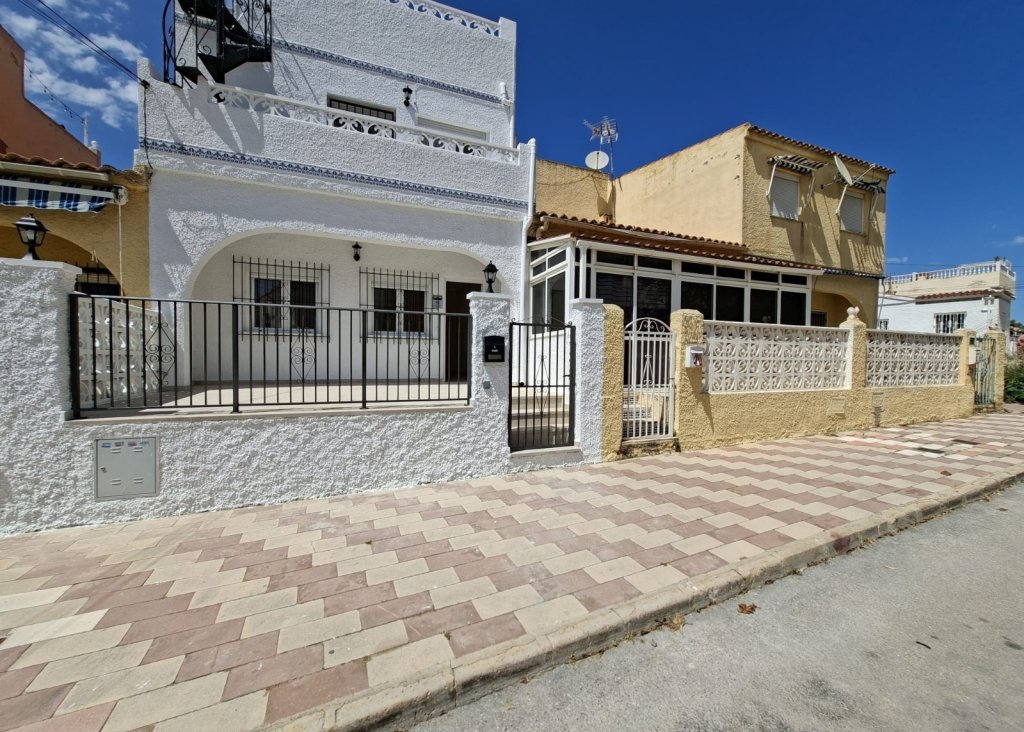 Verkoop - Townhouse - La Marina - La Marina - Urbanization