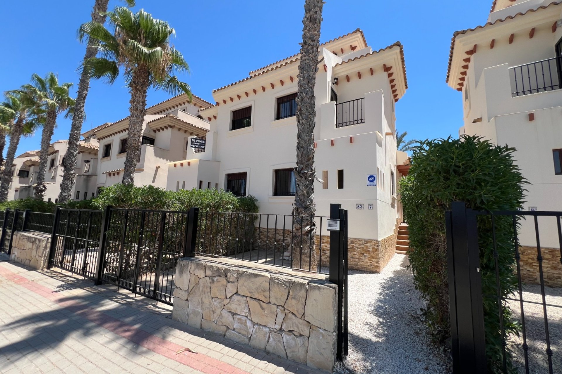 Verkoop - Villa - Algorfa - La Finca Golf Resort