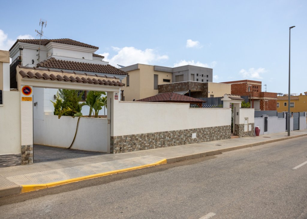 Verkoop - Villa - Los Montesinos - La Herrada