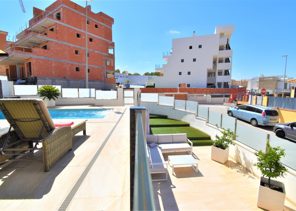 Verkoop - Villa - Orihuela Costa - Villamartin