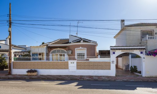 Villa - Sale - Torrevieja - CC8-51389